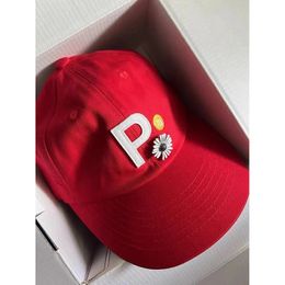 Y2K unisexe rouge Daisy casquette de baseball version coréenne mode à la mode P lettre chapeau rouge de haute qualité PMO GD casquette à visière Kpop Gorras PEAC 240301