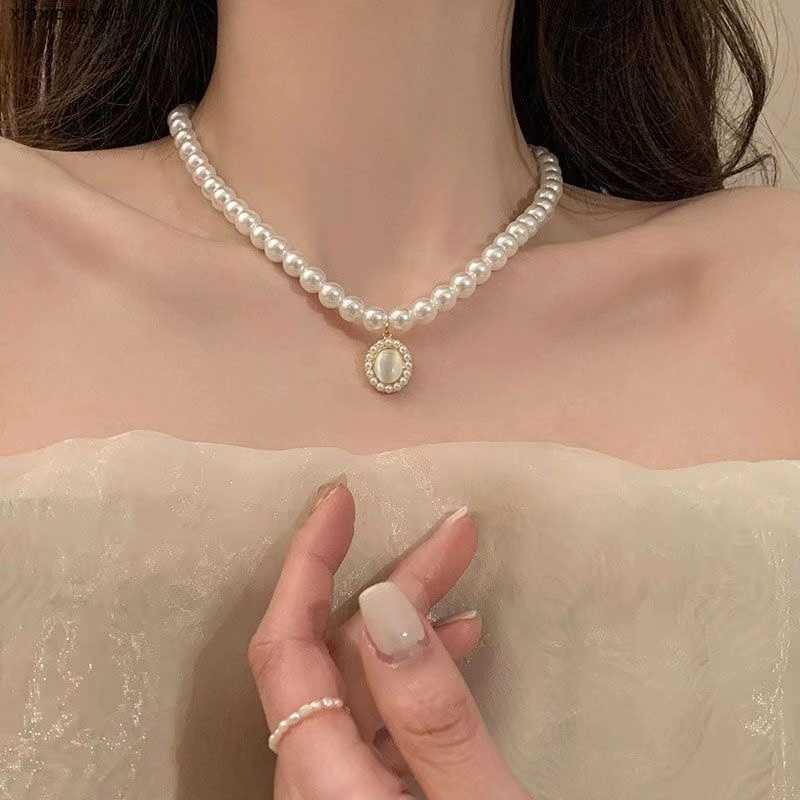 Y3S7 Pendanthalsband 2024 Nature Pearl Circle Necklace Choker Goth Trend Luxury Designer Jewelry for Women Iced Out Chain Sister Gift Free2024Sailormoon