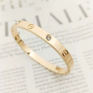 Yashi – Bracelet de styliste pour femmes, cristal, zircone cubique, acier inoxydable, vis d'amour, bijoux à la mode