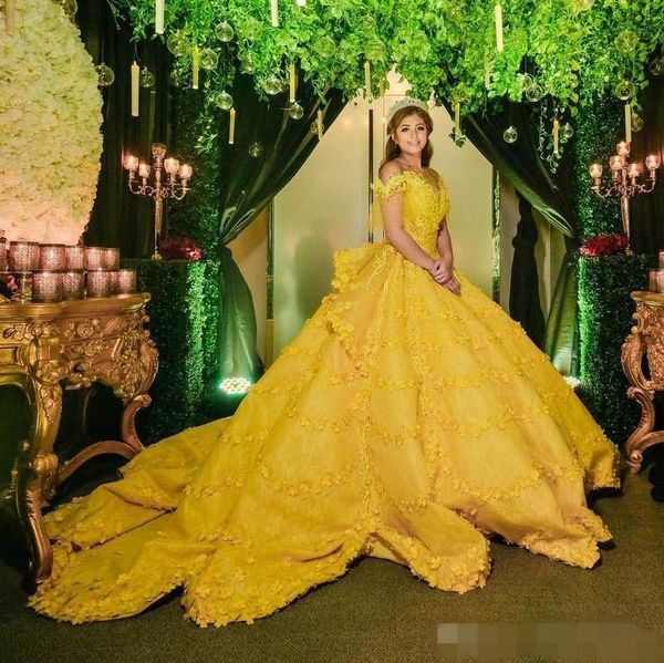 Robes de Quinceanera jaune vif D Floral appliqué chapelle train élégant hors de l'épaule manches courtes robe de bal formelle Pageant