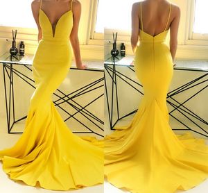 Bretelles élégantes jaunes Spaghetti sirène longues robes de bal 2020 nouveau pas cher sexy dos nu satiné longue balayage train robe de soirée BM0937