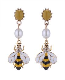 Geel goud Designer Bee Stud Oorbellen voor vrouwen trendy Bee Pearl Cute Bee Dangel Lange stijl Stud Earring Sieraden Geschenken voor vrouwen 7863616