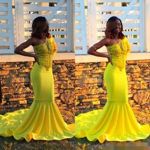 Robe de bal jaune à manches longues et modestes, asymétrique épaule dénudée, avec des appliques en dentelle, avec traîne de balayage, tenue formelle pour filles noires