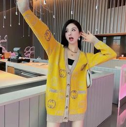 Pulls de luxe jaunes à manches longues pour femmes, pull de styliste avec perles dorées, cardigan tricoté