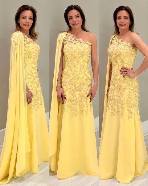 Vestidos para madre de la novia de encaje de sirena amarillo, vestido de invitados de boda con cuentas, escote de un hombro, vestidos de noche hasta el suelo