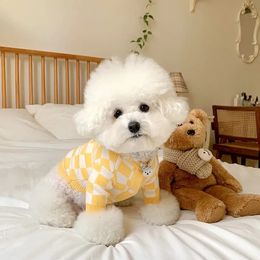 Pull à carreaux jaune pour animaux de compagnie, tricot à la mode, vêtements d'hiver chauds pour chiens, Teddy mignons à deux pattes, cadeau d'année XS-XL 240307