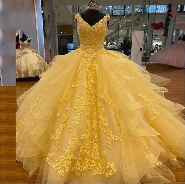 Robes de Quinceanera jaune dentelle Applique col en V sans manches sur mesure jupe à plusieurs niveaux Tulle doux 15 16 princesse Pageant robe de bal robes