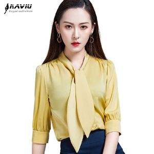 Geel shirt vrouwen strikje ontwerp zomer dunne mode high-end satijn half mouw blouses kantoor dames werk tops 210604