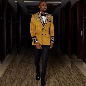 Yellow Veet Double Breasted Wedding Tuxedos Gold Appliques Slim Fit Two Mens Suit Business Wear Outfit 2 stuks