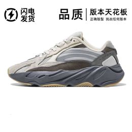 Yezi 700v2 chaussures Han papa chaussures de course de running mascues modes de mode Putian chaussures de sport décontractées de femme épaisse de femme