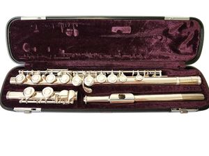 YFL 211S Inclusief CONCERTFLUTE verzilverd met harde koffer