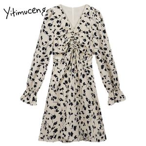 Yitimuceng Floral Pint Shirring Vintage Slim taille haute Mini robes femmes A-ligne col en v printemps coréen mode robe 210601