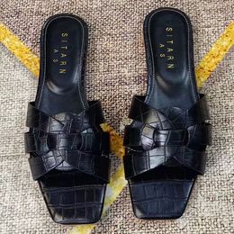 YL Zapatillas de diseñador Zapatillas para mujer Sandalias clásicas de moda Zapatos de playa romanos informales de diseñador simples, cómodos y transpirables 455544546
