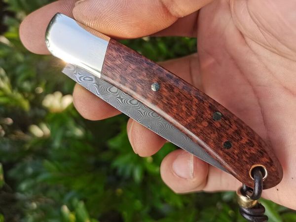 YL H2375 Cuchillo de hoja plegable 67 capas VG10 Hoja de acero de Damasco Snakewood con mango de latón Acampar al aire libre Senderismo EDC Cuchillos de carpeta de bolsillo