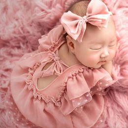 Ylsteed 2 pièces Set Dusty Pink Pink Murffon Born Born with Bow Hairband Dot Lace Baby Pographie Tenues 240409