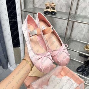 Yoga Ballet Flat Miumu Lunes Chaussures pour femme Men Men Casual Shoe Designer Shoe Loafer Cuir Luxury Fashion Dance Mui Mui Chaussures 941