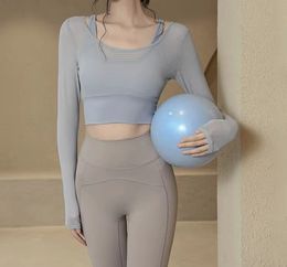 Vêtements de yoga pour femmes, hauts de sport de printemps et d'été avec coussinets de poitrine, manches longues serrées et fines, tempérament, mode, course à pied, entraînement, vêtements de fitness