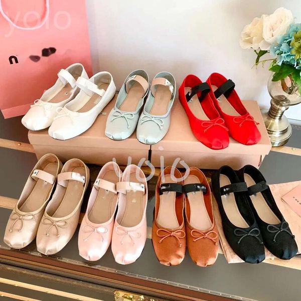 Yoga Miui Ballet Flat Casual Shoe Bow Silk Sexy Trainer Sneakers femme Designer Shoe Luxury Cuir Canvas Dance Sport Shoe Dhgate Loafer Red Robe Walk Walk