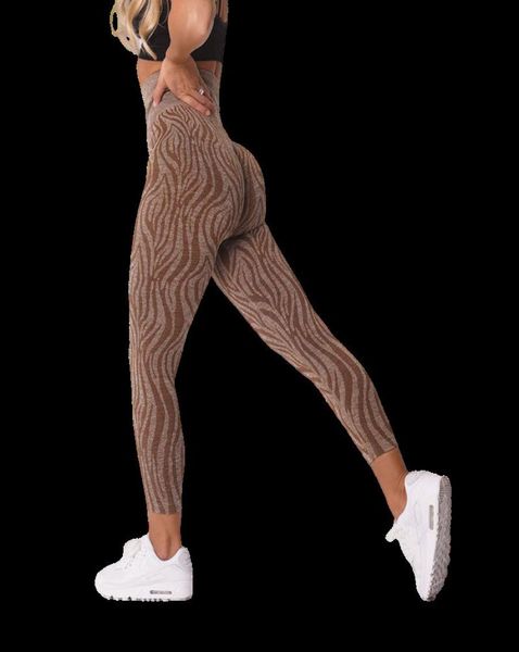 Traje de yoga Nvgtn Patrón de cebra Leggings sin costuras Mujeres Medias de entrenamiento suave Trajes de fitness Pantalones Ropa de gimnasio de cintura alta 2210125030090