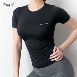 Yoga Outfit Peeli Femmes Top Sport sans couture T-shirts Vêtements de fitness Chemise à manches courtes Gym Running Active Wear Femme 230411