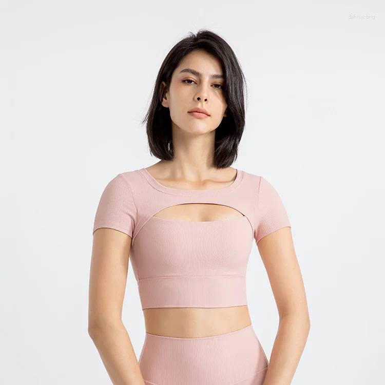 Roupa de yoga esportes mangas curtas com almofada no peito secagem rápida apertado terno superior feminino à prova de choque correndo wear fitness roupa interior