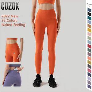 Trajes de yoga 35 colores Sensación desnuda Pantalones de yoga Cintura alta Leggings sin costura Deporte Mujeres Fitness Gimnasio Leggings con bolsillo 230504