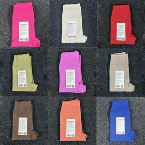 Tenues de yoga Sports Pantalons de yoga de haute qualité Fitness Running Séchage rapide et nylon respirant Taille haute Hanche Collants pour femmes 231216