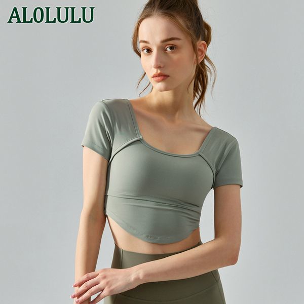 AL0LULU Yoga manga corta mujer dobladillo circular en forma de U espalda descubierta camiseta deportiva con almohadilla en el pecho fitness top