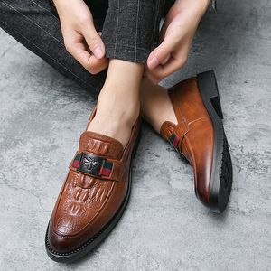 Jeugdkrokodil puntige mannen formele schoenen solide kleur dagelijks banket Britse zakelijke casual schoenen