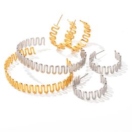 Brangle ondulé élégant en acier inoxydable Youthway pour les femmes étanche de la marque de bijoux tendance de haute qualité Bijoux Chic Party Gift 240423