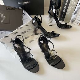 YSLHEELS YS 2023 Hoogwaardige vrouwen Luxurys Designers Cassandra Sandalen Heel Schoenen Open Toe echt Patent Leather Alphabet Shoe Opyum Stiletto Dress Shoes Sand