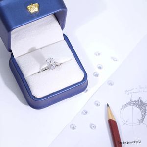 Yu Ying Aangepaste Wit Goud D Kleur Oval Cut Moissanite Vrouwen Sieraden Bruiloft Set Ringen Verlovingsring