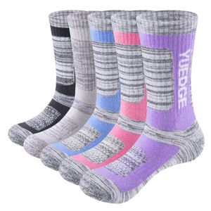 Yuege Womens 5 Paires Coton Outdoor Sports Tennis Basketball confortable Breatte Mignon Crew Fashion Trainer Socks 240428