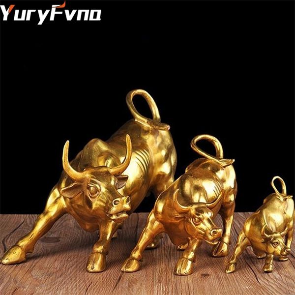 YuryFvna 3 tailles Golden Wall Street Bull Ox Figurine Sculpture Charge Bourse Bull Statue Home Office Décoration Cadeau 210727