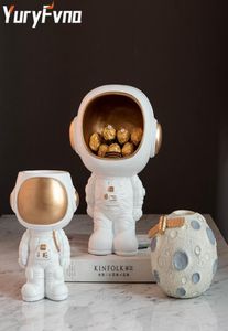 Yuryfvna Creative Astronaut Figurine Statue Statue Ornement Storage Modern Living Room Wine Cabinet de bureau Spaceman Spaceman Cartoon C5087151