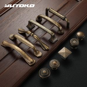 Yutoko Metal Antique Armoire d'armoire