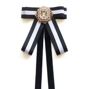 Yy – broches pour femmes, ruban, petit nœud papillon, bouclier en strass, chemises, col Corsage, nœud papillon en cristal, bijoux à la mode, cadeaux, 2023