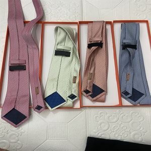 yy2023 Diseñador de corbatas para hombres Corbata de seda para hombres Corbata tejida en jacquard con letras, hecha a mano, una variedad de estilos Corbata informal y de negocios para bodas para hombres Caja original 9936