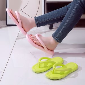 Yyds 2024De nieuwe vrouwelijke zomermode buitenkleding antislip net rood strand eva effen kleur platte bodem stap op stront gevoel voet slippers