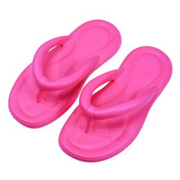 yyds La nouvelle mode d'été féminine à l'extérieur porte un filet antidérapant rouge plage eva couleur unie fond plat marche sur merde sens pied tongs