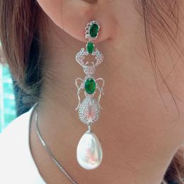 YYGEM-pendientes con pasador de circonia cúbica verde para mujer, aretes con forma de lágrima, Perla de concha de mar blanca, accesorios de joyería para fiesta, perlas bonitas