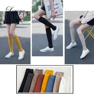 Yzd7 chaussettes sexy 2 paires femmes coton knee chaussettes hautes noir blanc couleur massive de mode veau décontracté chaussette femelle femme danse sexy chaussettes longues 240416