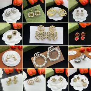 Z02 vente chaude lettres de haute qualité, tempérament doux, boucles d'oreilles cloutées en diamant, boucles d'oreilles en perles