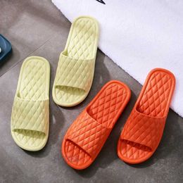 Z6dv Thuisschoenen Slippers Dames Dagelijks gebruik Binnenhuishouden Zachte zolen Slippers Badkamer Badliefhebbers dragen koele zomer heren