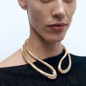 ZA Golden vergulde geometrische onregelmatige metalen kraag open choker ketting voor vrouwen armband Stijlvolle overdreven sieraden 240429