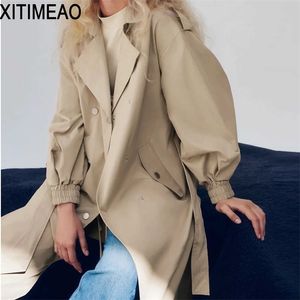 ZA Mujeres Moda con cinturón Doble pecho Trench Coat Vintage Bolsillos de manga larga Mujer Outerwear Chic Abrigo 210915