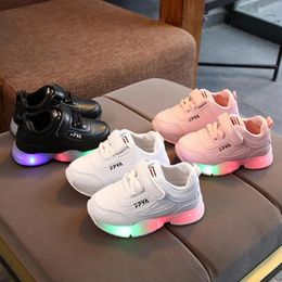 Zapatillas Chaussures enfants Sport Spring Luminal Fashion Houstable Kids Boys Net Girls LED Sneakers avec Light Running 240509
