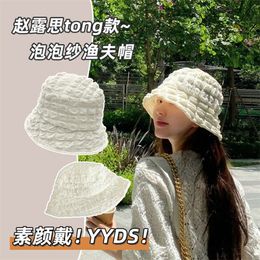 Zhao Lusi's witte vissershoed in dezelfde stijl voor dames Veelzijdige herfst- en zomerzonneschermkomhoed voor de presentatie van klein gezicht en effen wateremmerhoed