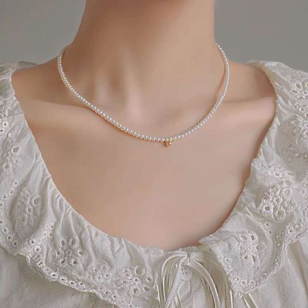 La misma gargantilla de Zhong Chuxi, collar de cadena para el cuello para mujer envuelto en oro americano de 14 quilates de grano pequeño con perlas naturales y sensación de niña