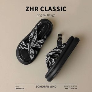 Zhr Roman Sandals Dames 2024 Zomer Nieuwe Open Teen Soft Slippers Dikke Sole Outer Wear One Button Beach Shoes